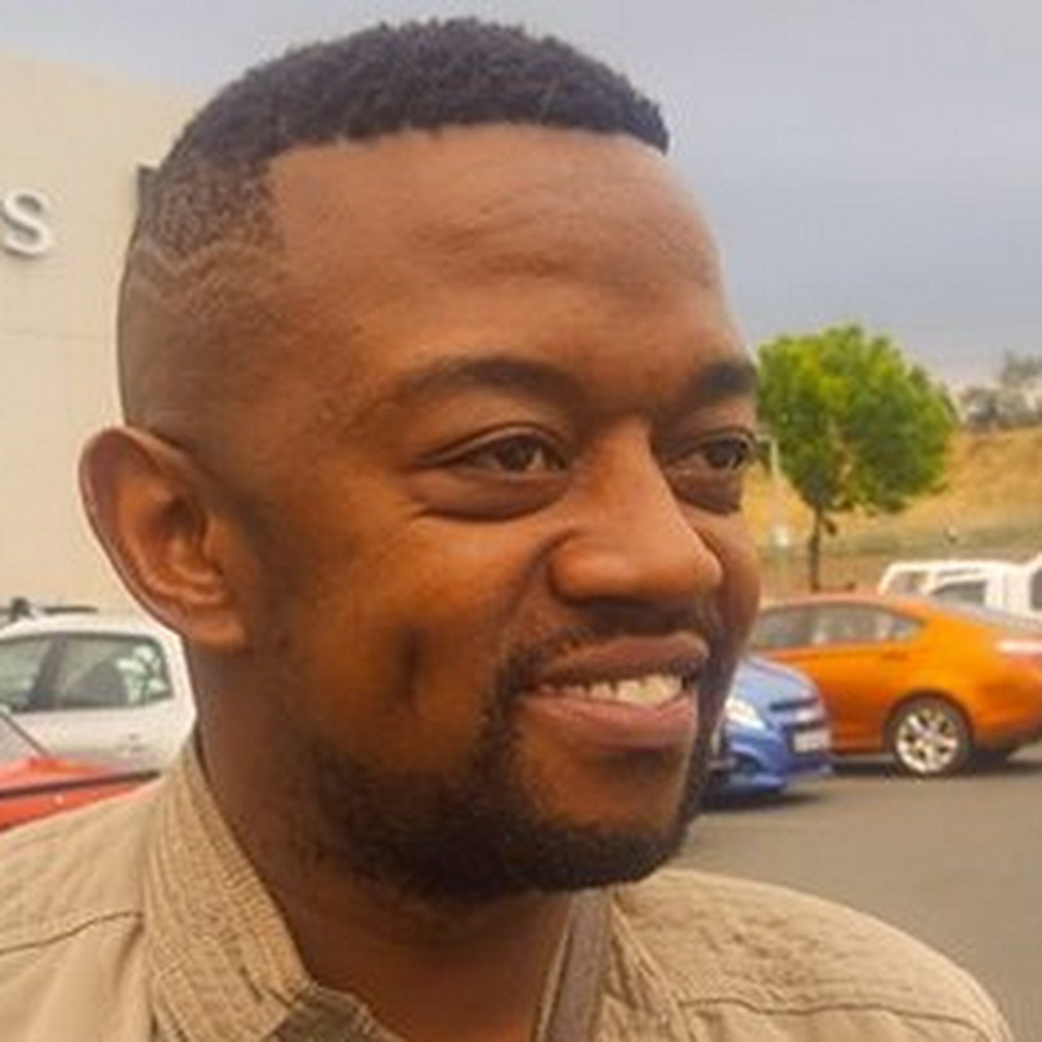 Popular South African writer  TV & Radio personality, Msizi Edgar Nkosi has reportedly passed away at the age of 34. According to reports, the former Ukhozi FM Mroza Buthelezi show Nethezeka Nokhozi’s producer & SABC1’s talk show Daily Thetha Head of Content lost his life in a fatal car accident.