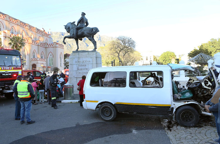 taxi crash outside parliament