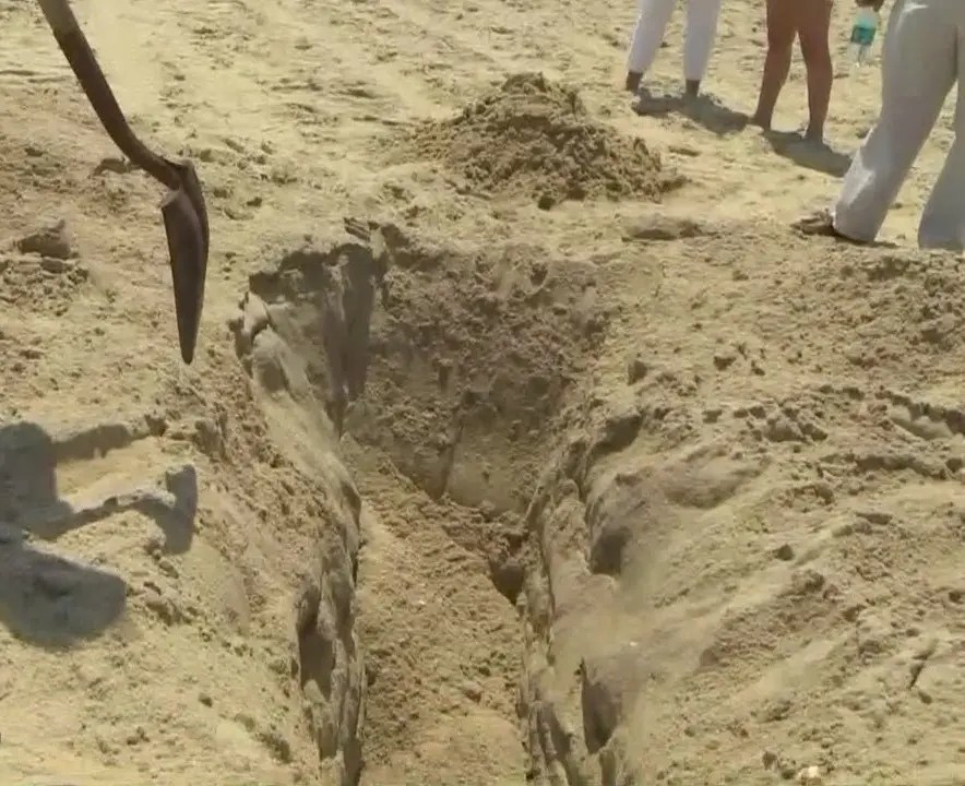 grave-at-the-beach